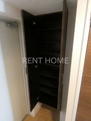 玄関　玄関です。シューズボックスがあります。