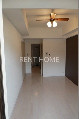 居室・リビング　明るい南向きの洋室です。