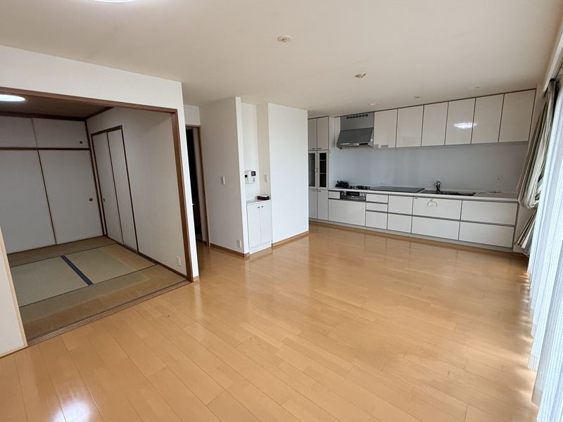 居室・リビング　広々として、眺めもワイドスパンです