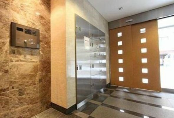 エントランス　弊社は全物件仲介手数料半月分★