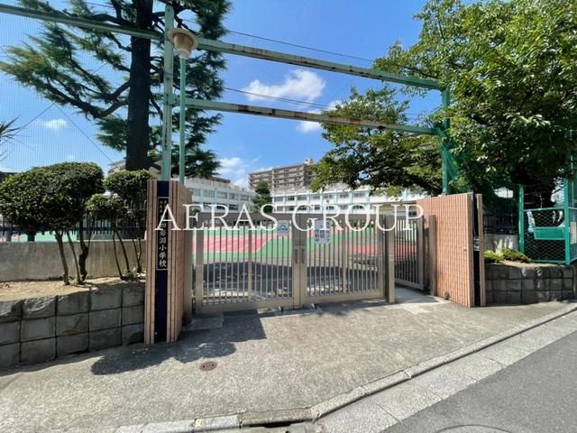 小学校　北区立第四岩淵小学校（小学校）まで352m