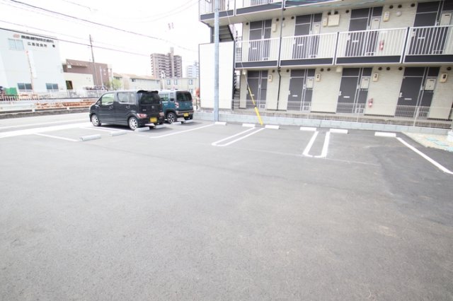 駐車場　駐車場に車を止められます