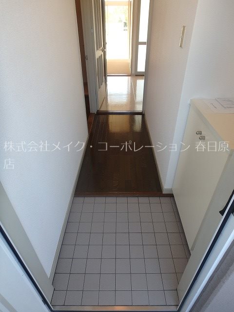 玄関　写真は同型タイプ