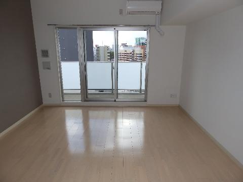 居室・リビング　室内