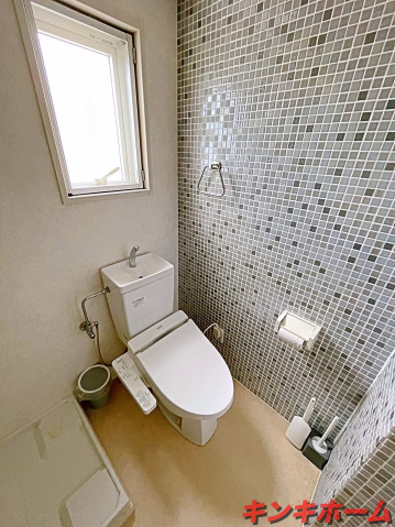 トイレ　写真は同タイプの別号室です