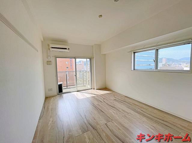 居室・リビング　写真は同タイプの別号室です