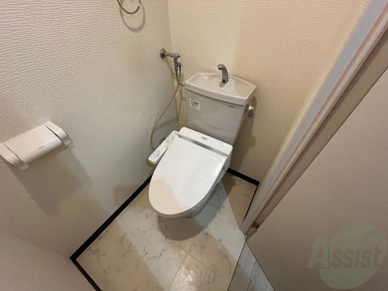 トイレ　シャワートイレになっているので快適です！