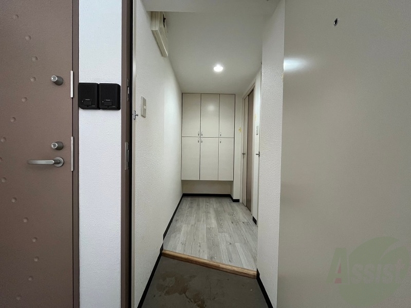 玄関　玄関です。ご覧の通り広々としていますね。