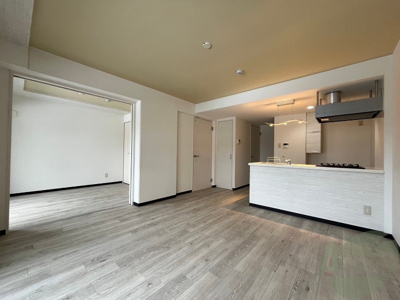 居室・リビング　広くてきれいなリビングです！快適に過ごせそうですね。