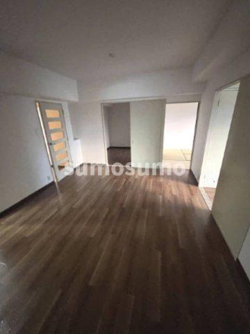 居室・リビング　こちらの居間で趣味の時間をお楽しみください