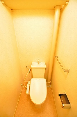 トイレ　温水洗浄便座付き