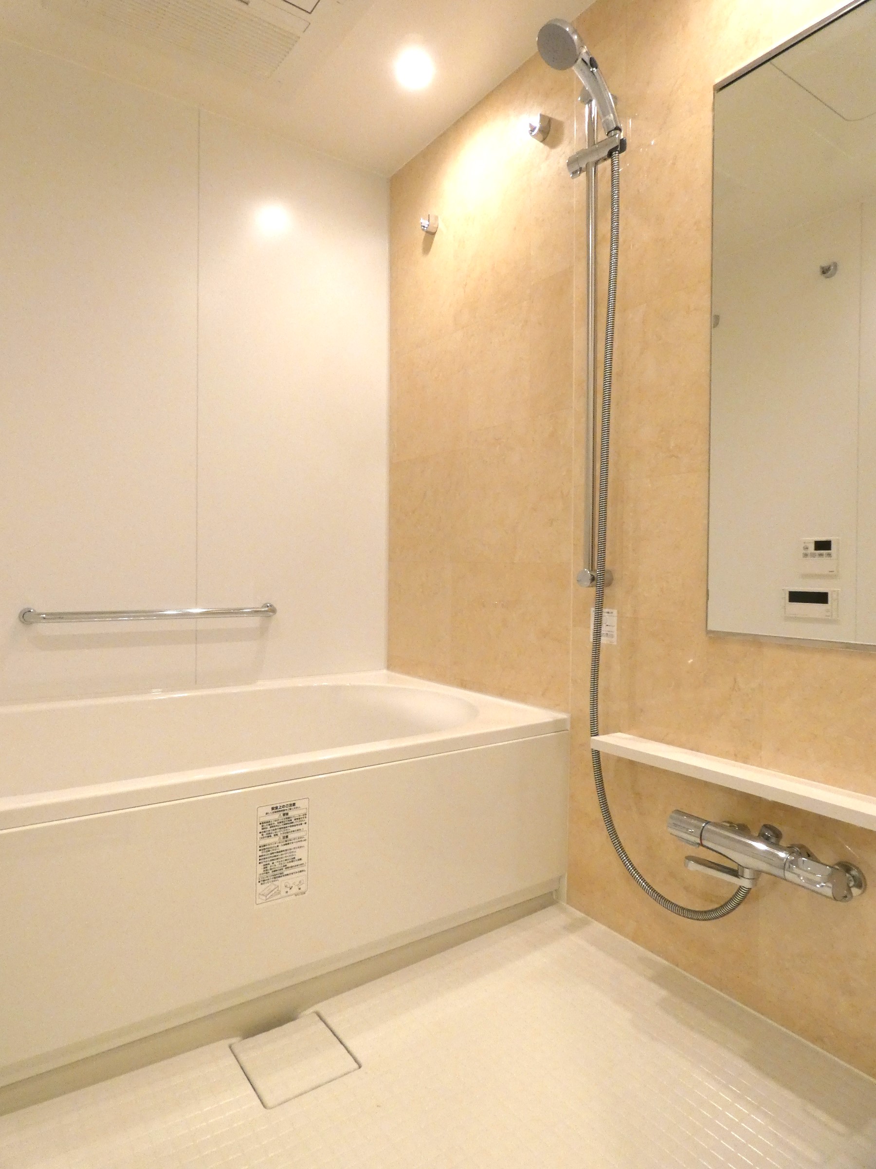 バス・シャワールーム　バス