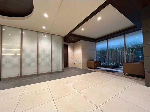 エントランス　名古屋で一番初期費用の安い賃貸専門の不動産会社です(^^)