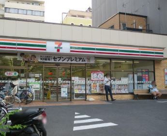 コンビニ　セブン－イレブン大井町駅前中央通り店（コンビニ）まで64m