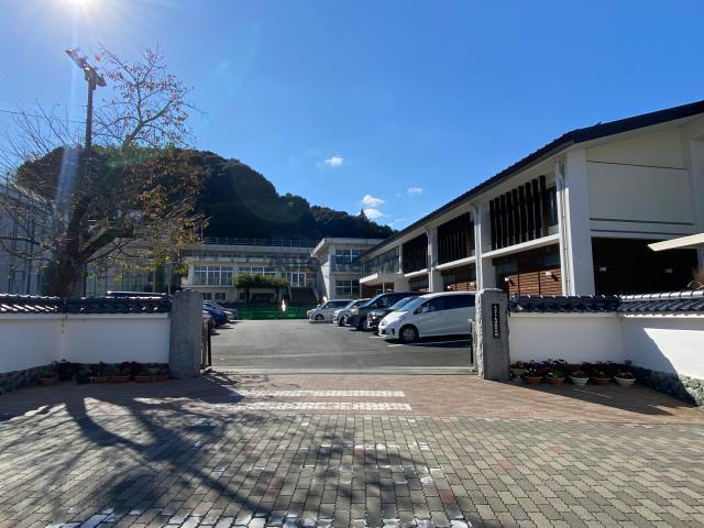 中学校　大洲市立大洲南中学校（中学校）まで1102m