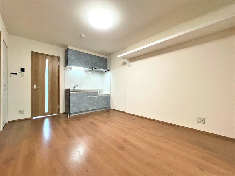 居室・リビング　書斎スペースの仕切りを開けると約11.8帖のLDKとなります