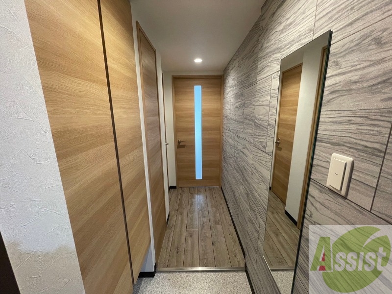 玄関　玄関の様子です。明るい印象ですね。気分もあがりそう。