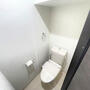 トイレ　※写真は同じマンションの違う部屋のものになります。