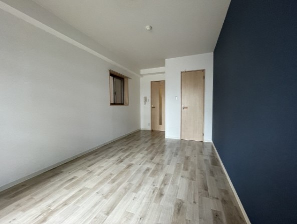 居室・リビング　広々洋室タイプです。暖かみのあるフローリングです