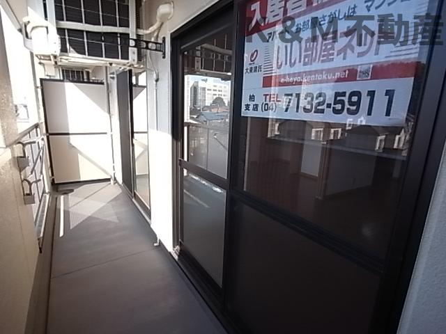 バルコニー　暖かな日差しのふりそそぐバルコニー