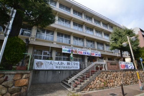 高校・高専　神港学園神港高等学校（高校・高専）まで1467m