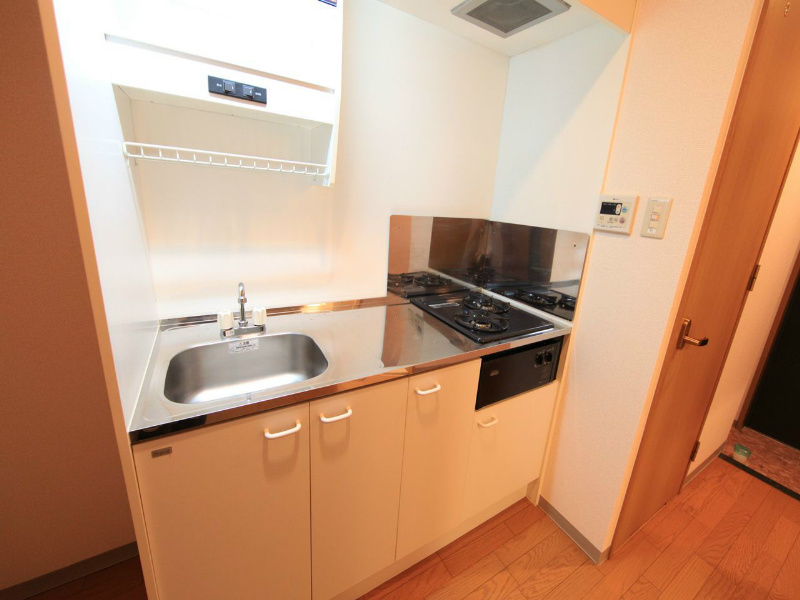 キッチン　システムキッチン（ガス2口）冷蔵庫・レンジ等ご用意できます