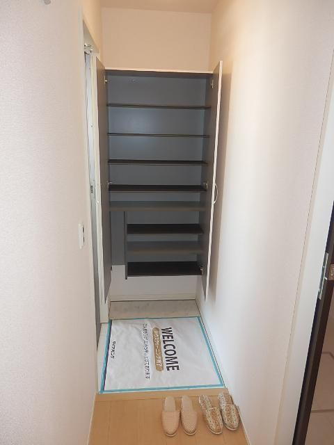 玄関　※別号室参考写真です