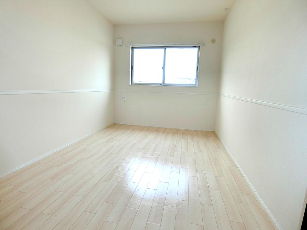 その他　同型の写真、配色に違いあり