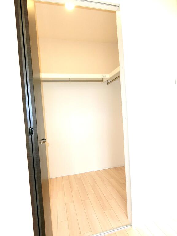 収納　同型の写真、配色に違いあり