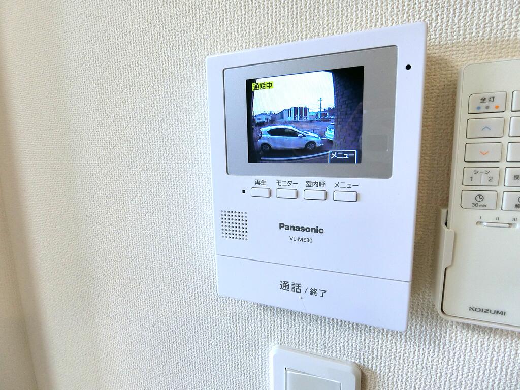 セキュリティ　同型の写真、配色に違いあり