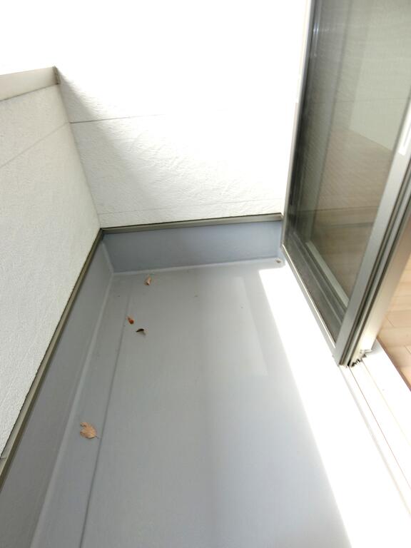 バルコニー　同型の写真、配色に違いあり