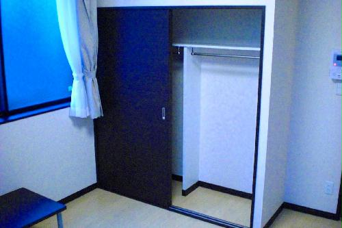 収納　１Ｆフローリング、2F絨毯仕様です。