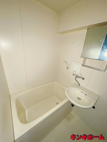 バス・シャワールーム　写真は別のお部屋のものでございます