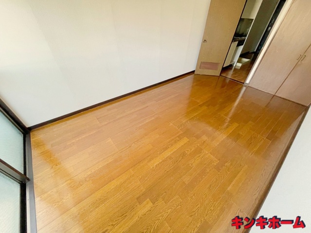 居室・リビング　写真は別のお部屋のものでございます