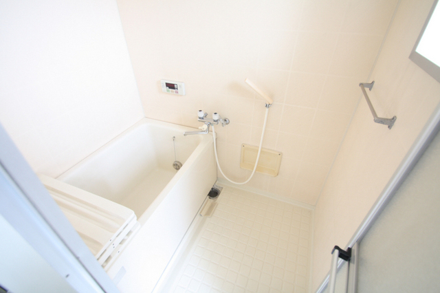 バス・シャワールーム　※別部屋の参考写真です。　現状優先となります。