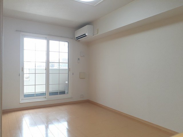 居室・リビング　こちらの居間で趣味の時間をお楽しみください