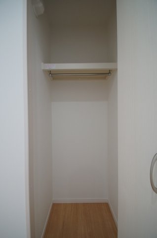 収納　ハンガーポール付のクローゼット