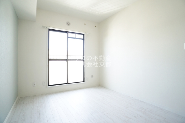 その他　個室感のある洋室☆窓から暖かな日差しが入ります♪