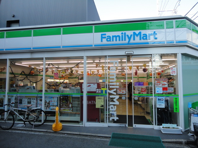 コンビニ　ファミリーマート（コンビニ）まで180m
