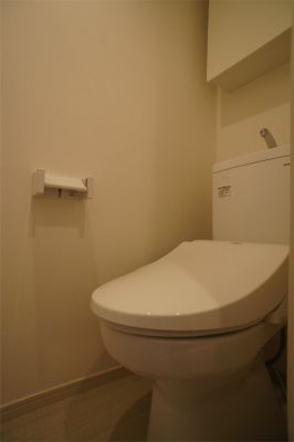 トイレ　別部屋参考写真となります