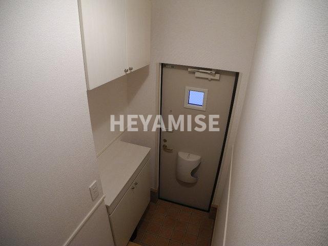 玄関　※別号室の写真になります※