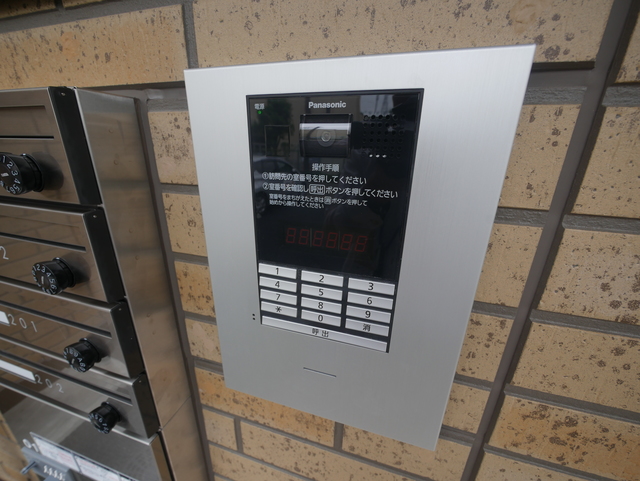 エントランス　★オートロック付きです★