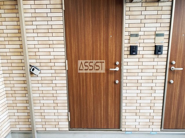 玄関　同仕様・同タイプ別号室の写真です