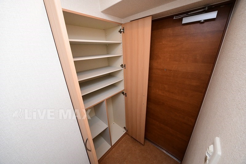 玄関　※モデルルーム参考写真※