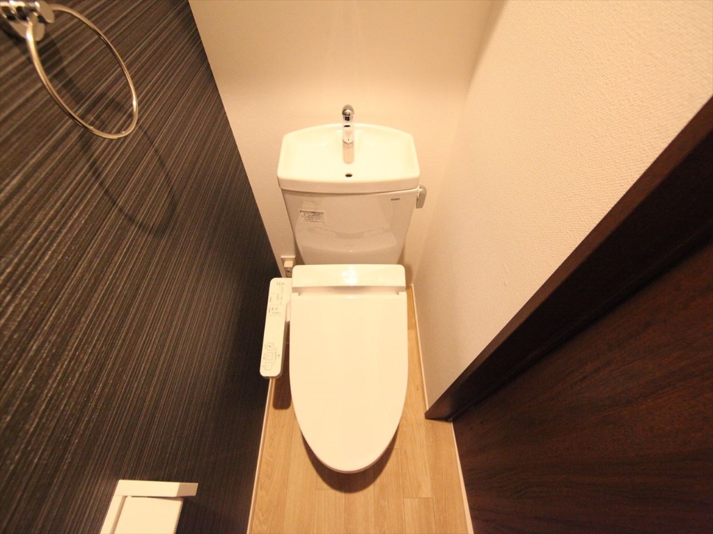 トイレ　温水洗浄便座付トイレ　同仕様写真