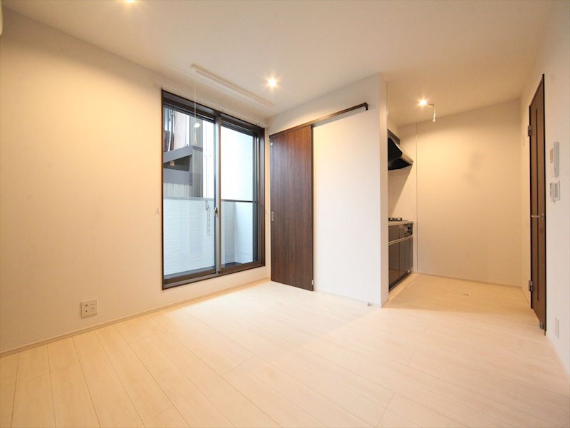 居室・リビング　ＬＤＫ10.7帖　システムキッチン　エアコン完備　同仕様写真