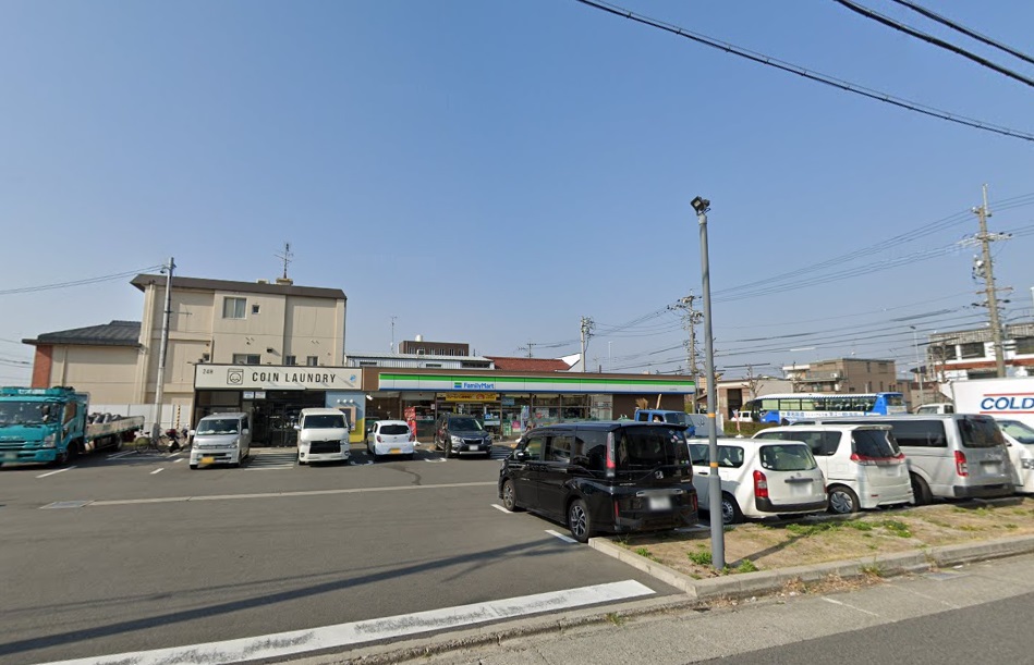 コンビニ　ファミリーマート 中川舟戸店（コンビニ）（コンビニ）まで160m