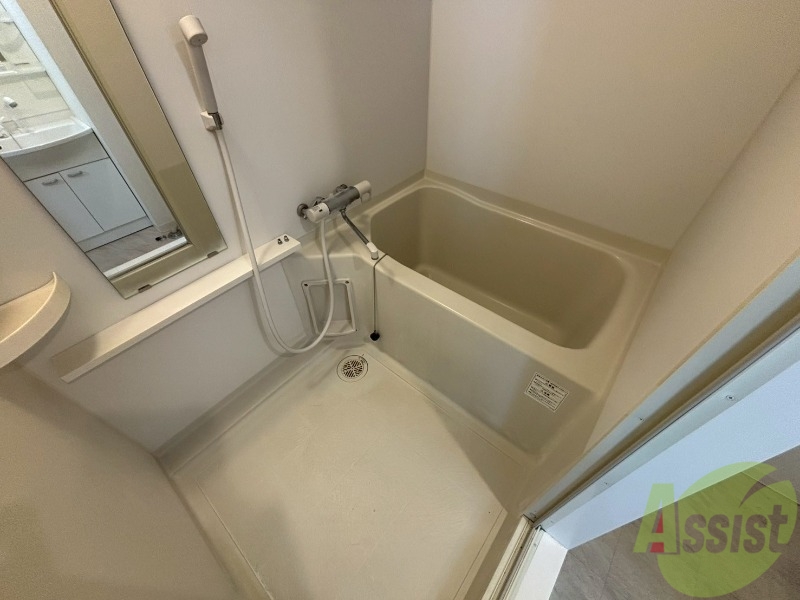 バス・シャワールーム　お風呂になります。一日の疲れを癒してくださいね。