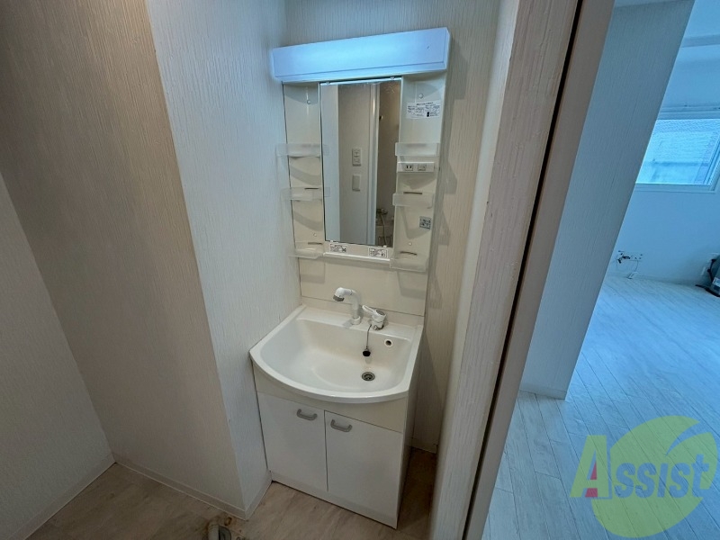 洗面設備　シャンプードレッサー。身支度はここでばっちりですね。