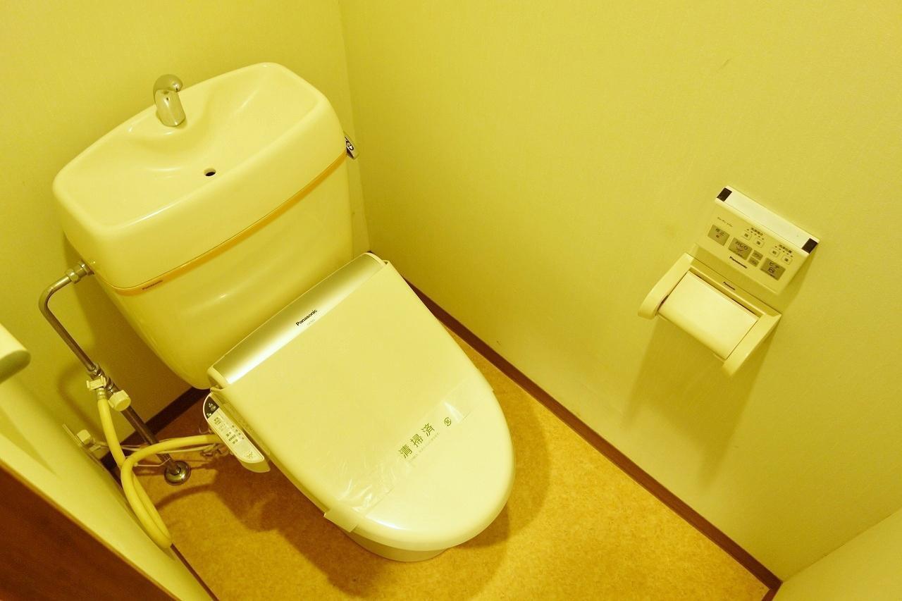 トイレ　ウォシュレット付の洋式トイレです♪